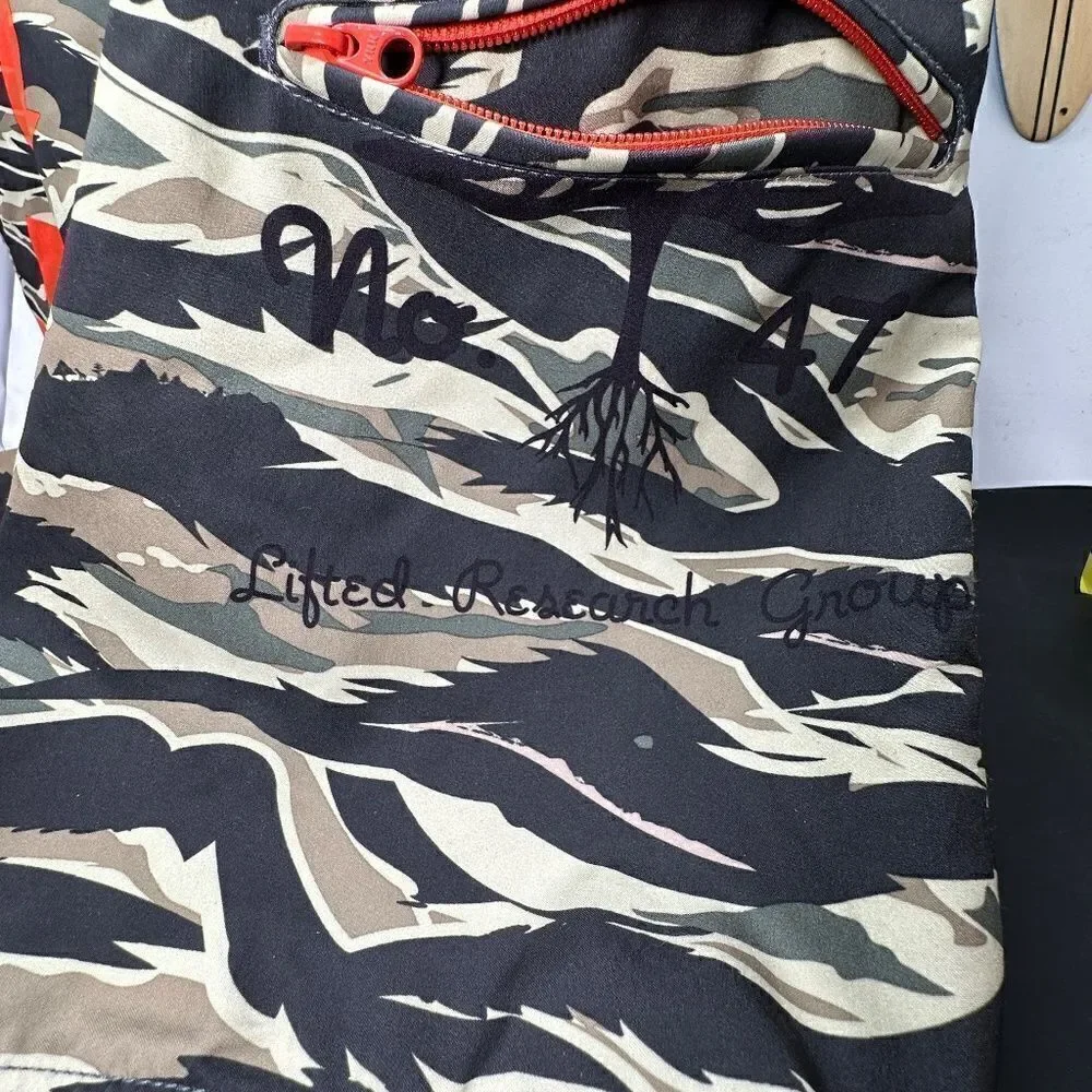 LRG® [Lifted Research Group] Mens TIGER Camo/Orange Logo – Board Shorts